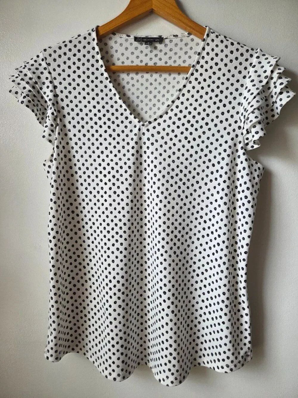 EUC ADRIANNA PAPELL V NECK POLKA DOT FLUTTER LAYERED SLEEVES TOP SIZE M
